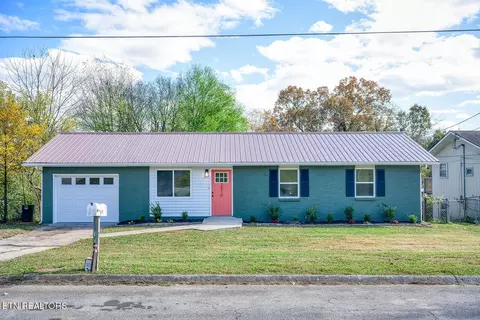 3510 Brookfield Ln, Maryville, TN 37803