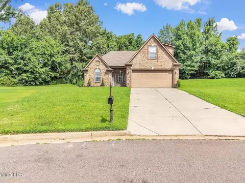 5732 Kingsman Dr, Horn Lake, MS 38637