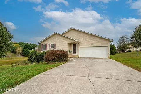 417 Little Cove Dr, Dandridge, TN 37725