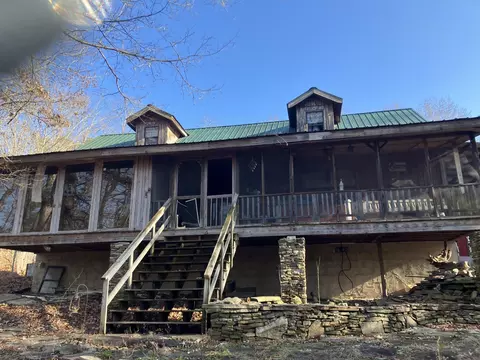 9438 Lovell Rd, Soddy Daisy, TN 37379