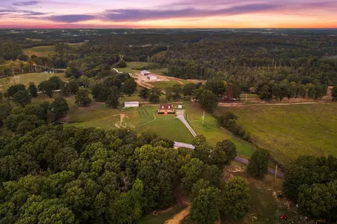 8590 Poplar Grove Rd, Mcewen, TN 37101