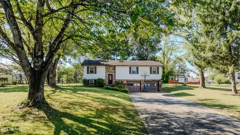 105 Chaucer Cir, Maryville, TN 37803