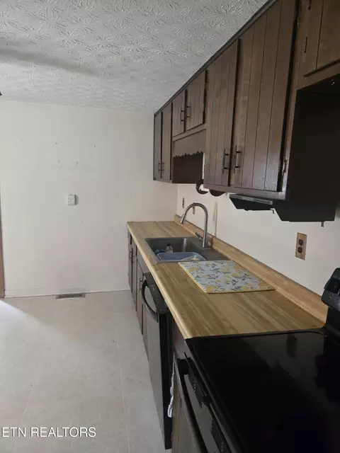 152 Batley Loop Rd, Clinton, TN 37716 photo 11