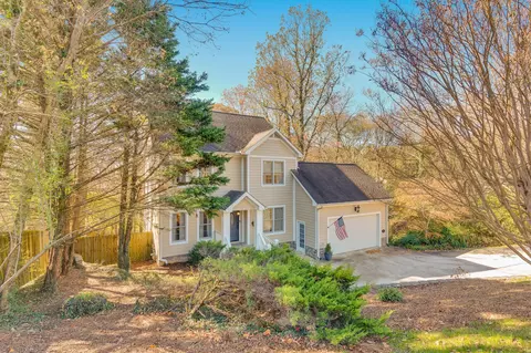 116 Lincoln St, Lookout Mountain, TN 37350