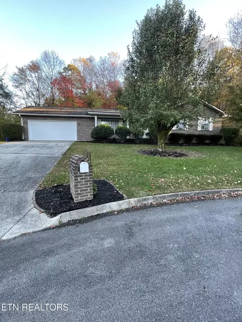 109 Eastridge Dr, Oak Ridge, TN 37830