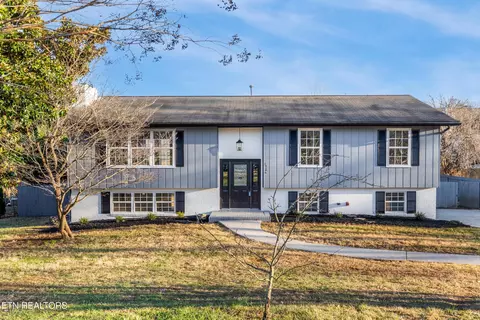 1726 Scenic Dr, Maryville, TN 37803
