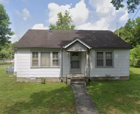 704 College St, Manchester, TN 37355