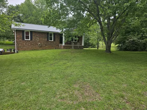 1207 Old Charlotte Rd, White Bluff, TN 37187
