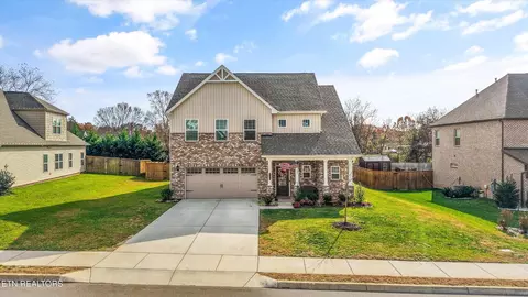 144 E Glenview Dr, Lenoir City, TN 37771
