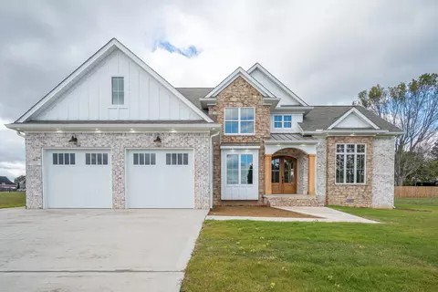1050 Baylee Cir, Lawrenceburg, TN 38464