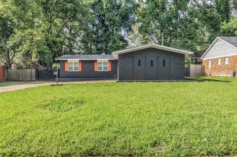 2048 Grovehaven Dr, Memphis, TN 38116