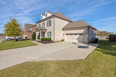 909 Sapphire Dr, Murfreesboro, TN 37128