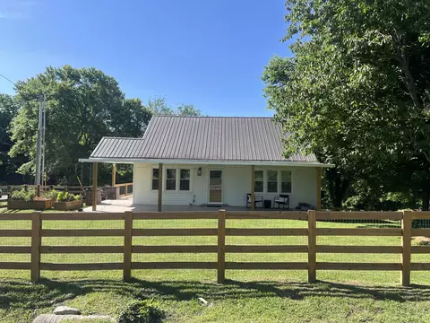 2349 Les Robinson Rd, Columbia, TN 38401