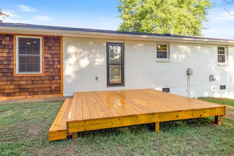 Exterior - 100 Short St, Dickson, TN 37055 photo 10 of 12