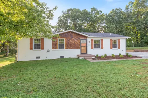 Exterior - 100 Short St, Dickson, TN 37055 photo 5 of 12