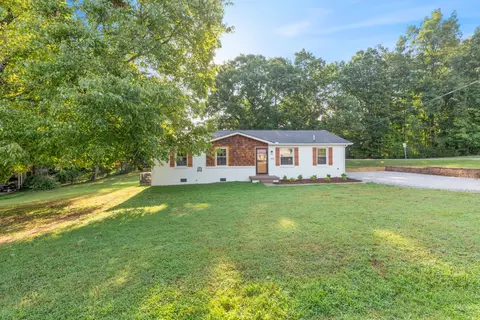 Exterior - 100 Short St, Dickson, TN 37055 photo 7 of 12