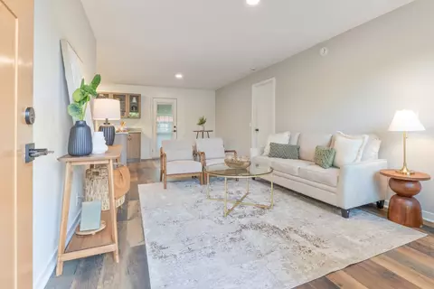 Living - 100 Short St, Dickson, TN 37055 photo 1 of 3