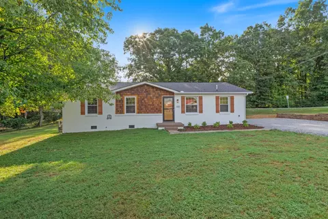 Exterior - 100 Short St, Dickson, TN 37055 photo 3 of 12