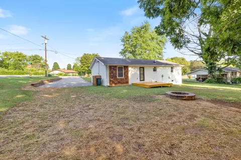 Exterior - 100 Short St, Dickson, TN 37055 photo 9 of 12