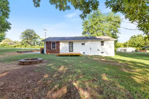 Exterior - 100 Short St, Dickson, TN 37055 photo 8 of 12