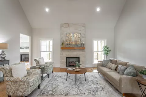 2212 Peterson Dr, Chattanooga, TN 37421