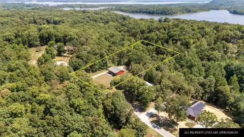 366 Connie Lynn Dr, Camden, TN 38320