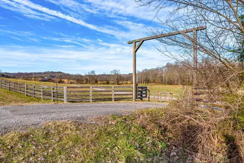 2564 New Highway 7, Santa Fe, TN 38482