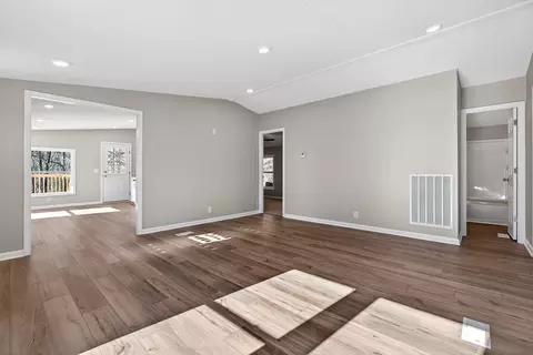 593 Cedar Bend Rd, Beechgrove, TN 37018 photo 3