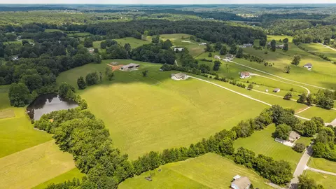 1629 Rock Bridge Rd, Bethpage, TN 37022