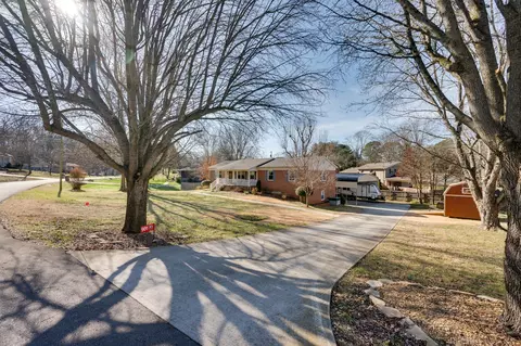 901 Azalea Dr, Columbia, TN 38401