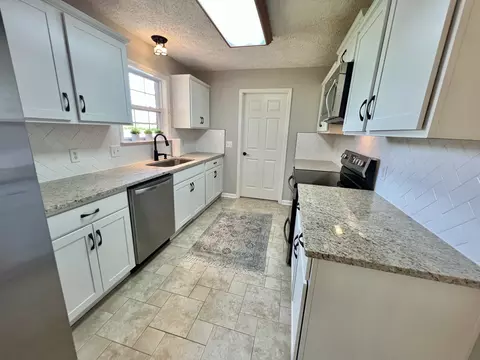 Kitchen - 5345 Ashburn Rd, Springfield, TN 37172 photo 2 of 4