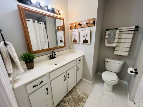 Bath - 5345 Ashburn Rd, Springfield, TN 37172 photo 4 of 7
