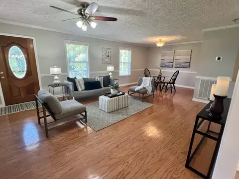 Living - 5345 Ashburn Rd, Springfield, TN 37172 photo 2 of 3