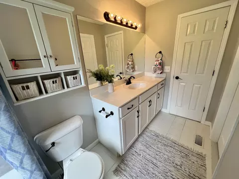 Bath - 5345 Ashburn Rd, Springfield, TN 37172 photo 3 of 7
