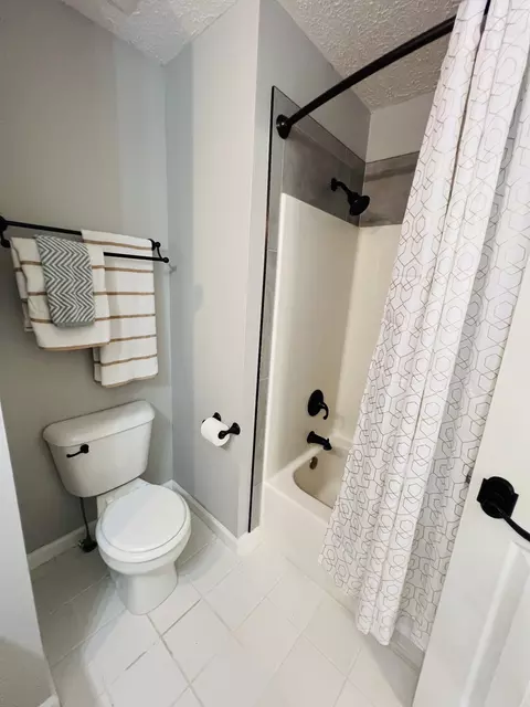Bath - 5345 Ashburn Rd, Springfield, TN 37172 photo 5 of 7
