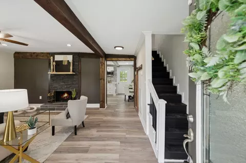 Entry Way - 511 N Main St, Morrison, TN 37357 photo 1 of 5