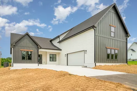 50 Lauderdale Ln, Hartsville, TN 37074