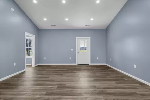 Living - 191 Tiffany Ln, Decherd, TN 37324 photo 2 of 3