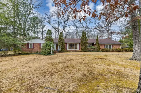 100 Woodside Ct, Tullahoma, TN 37388