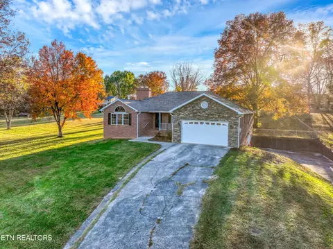 1031 S Dogwood Dr, Maryville, TN 37804