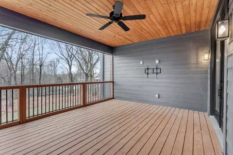 Exterior - 2140 Abiff Rd, Burns, TN 37029 photo 7 of 13