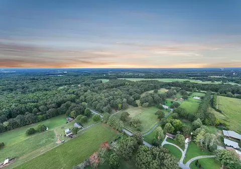 364 Cook Rd # B, Tullahoma, TN 37388