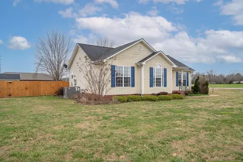 110 Kitty Meyer Ln, Loretto, TN 38469