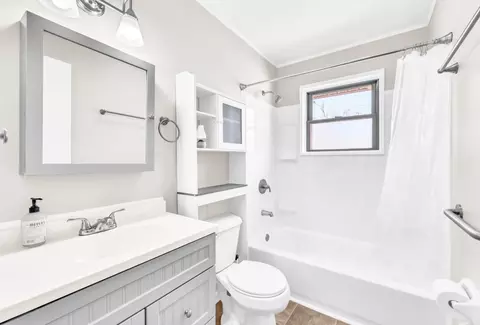 Bath - 805 8th Ave E, Springfield, TN 37172 photo 1 of 1