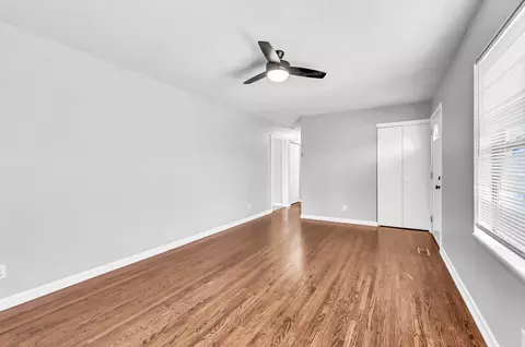 Living - 805 8th Ave E, Springfield, TN 37172 photo 2 of 2