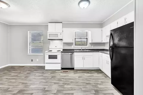 Kitchen - 805 8th Ave E, Springfield, TN 37172 photo 2 of 2