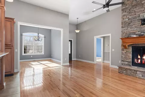 Living - 31 Chickory Ln, Monteagle, TN 37356 photo 3 of 5