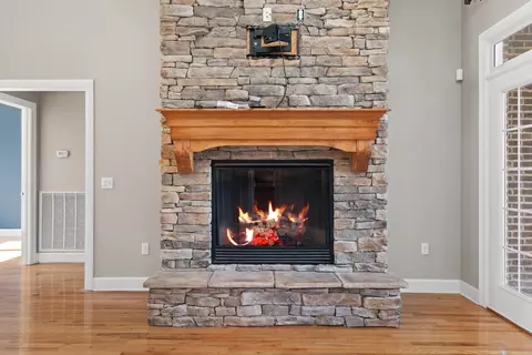 Living - 31 Chickory Ln, Monteagle, TN 37356 photo 2 of 5