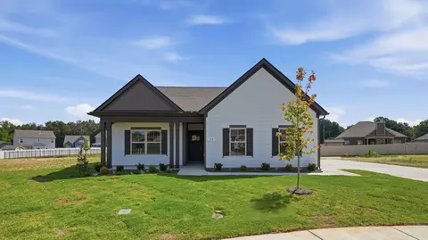 32 Brookside Ct, Tullahoma, TN 37388