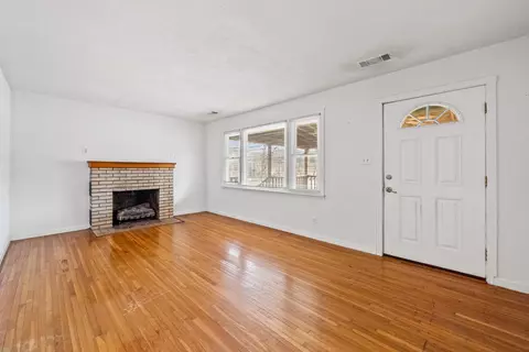 Living - 1667 Mcwhorter Rd, Cunningham, TN 37052 photo 3 of 8